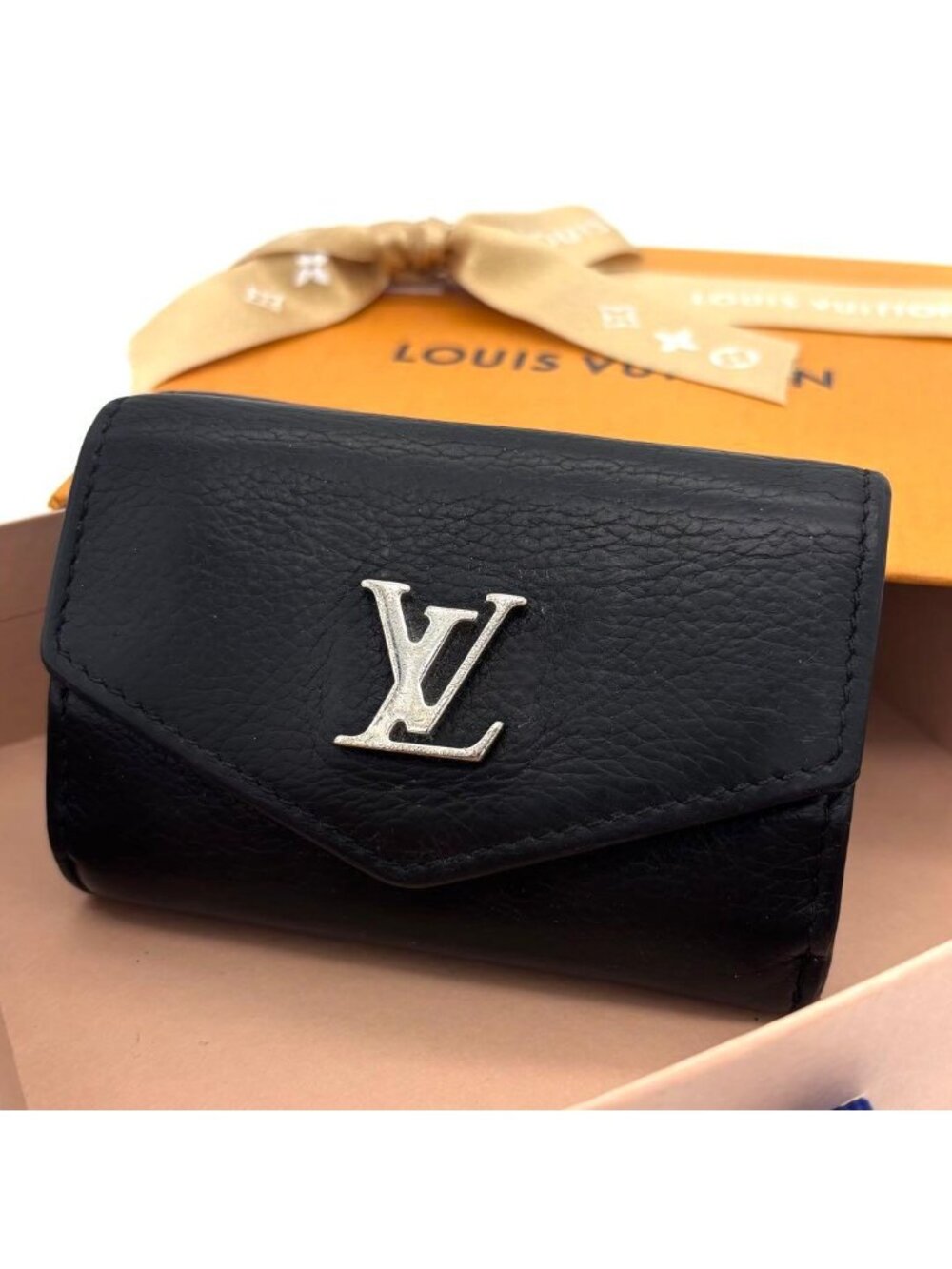 Louis Vuitton Portefeuille Lock Mini Trifold Wallet Noir Silver